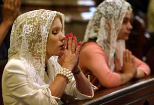 catholic-women-with-veils.jpg